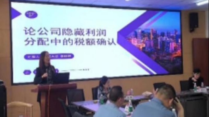 在竞争激烈的代理记账市场中，初创公司需要通过以下方式打造专业形象：